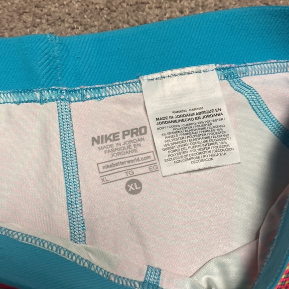 Nike Pro Capris - Picture 3 of 3
